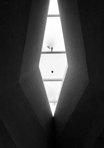 凝视深渊的人,探寻人生深处的勇气与智慧